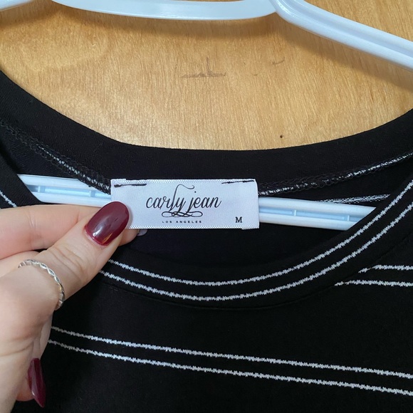 Carly Jean knotted T-shirt - Picture 2 of 3